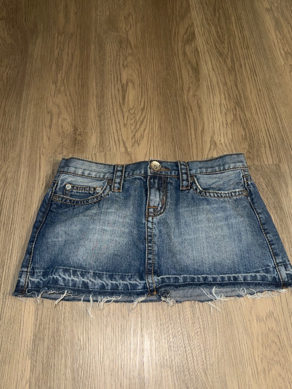 Y2K Hot Kiss Low Rise Denim Mini Skirt Frayed Raw Hem Indie Sleaze